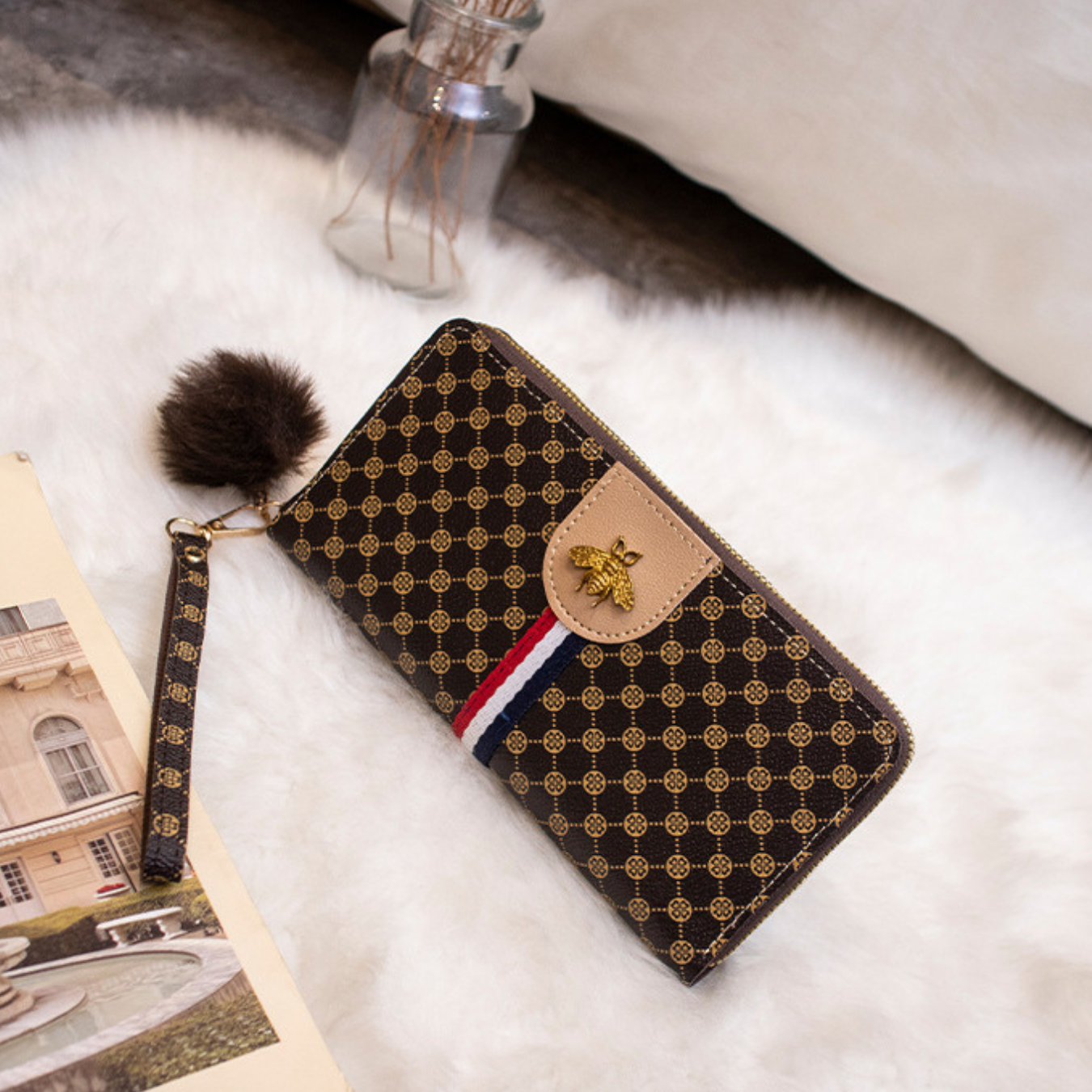 Bee-Logo Wallet
